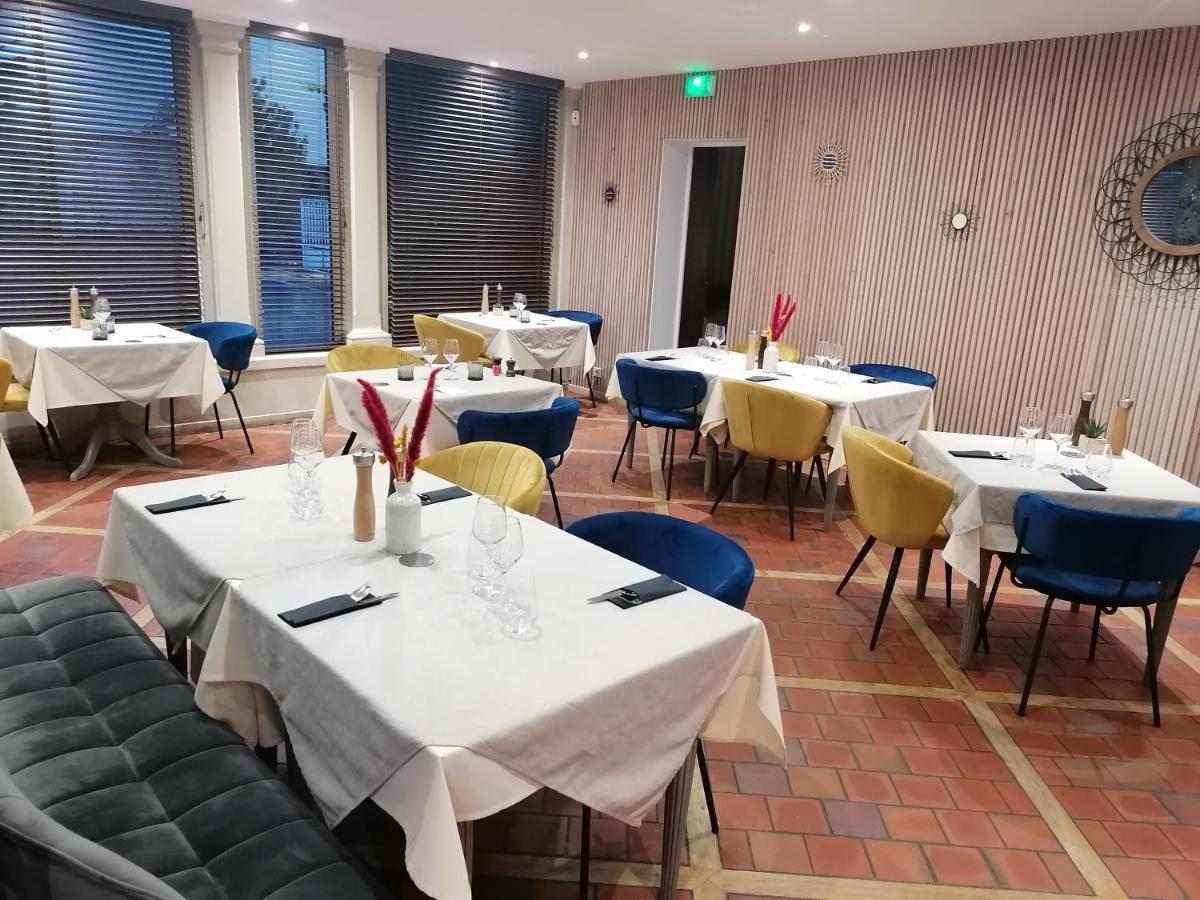 Logis Hotel & Restaurant Le Soleil D'Or 몽티니 라 레슬레 외부 사진
