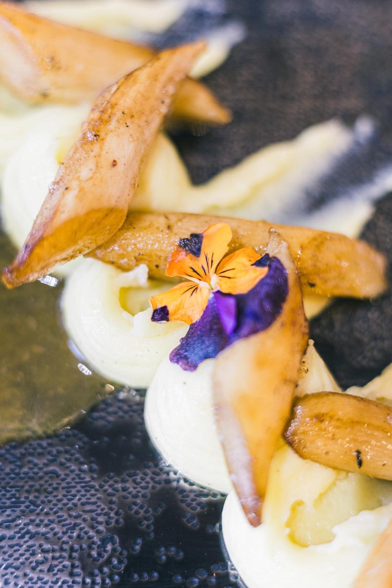 Logis Hotel & Restaurant Le Soleil D'Or 몽티니 라 레슬레 외부 사진