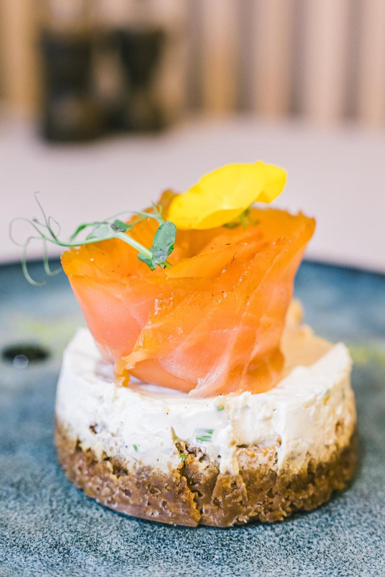 Logis Hotel & Restaurant Le Soleil D'Or 몽티니 라 레슬레 외부 사진