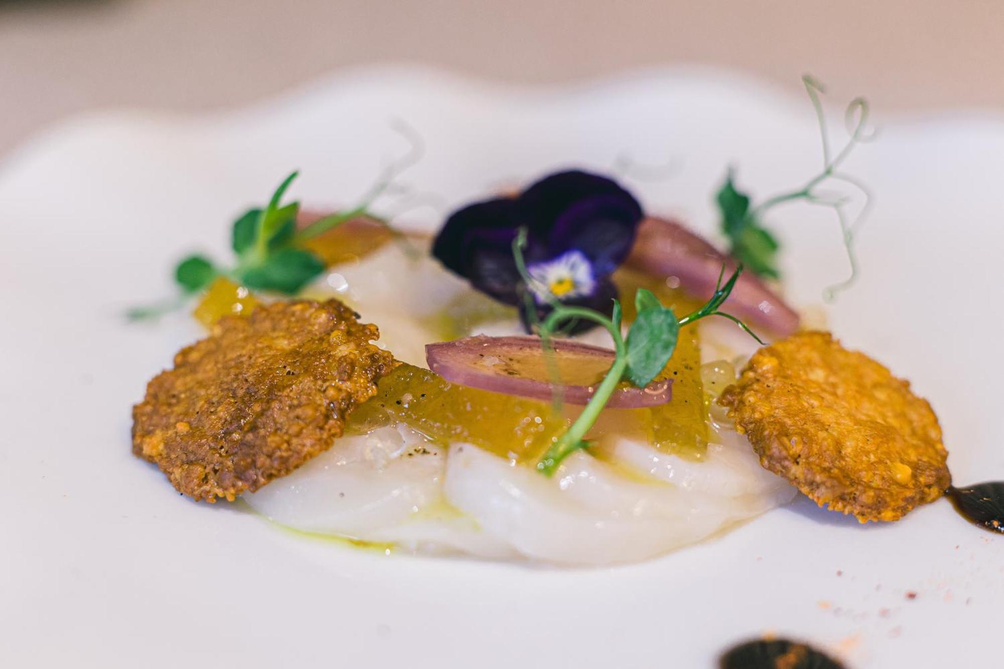 Logis Hotel & Restaurant Le Soleil D'Or 몽티니 라 레슬레 외부 사진