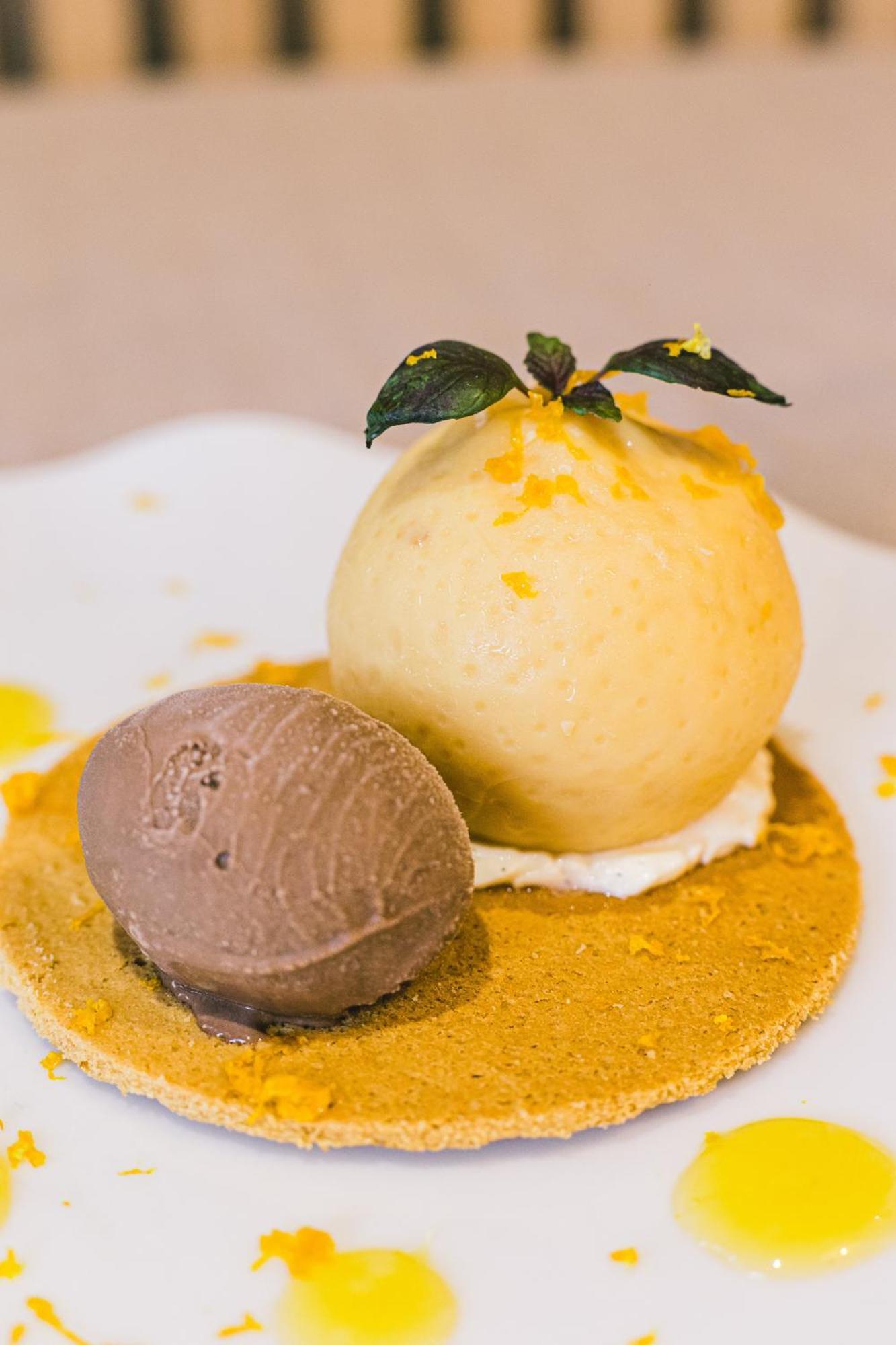 Logis Hotel & Restaurant Le Soleil D'Or 몽티니 라 레슬레 외부 사진