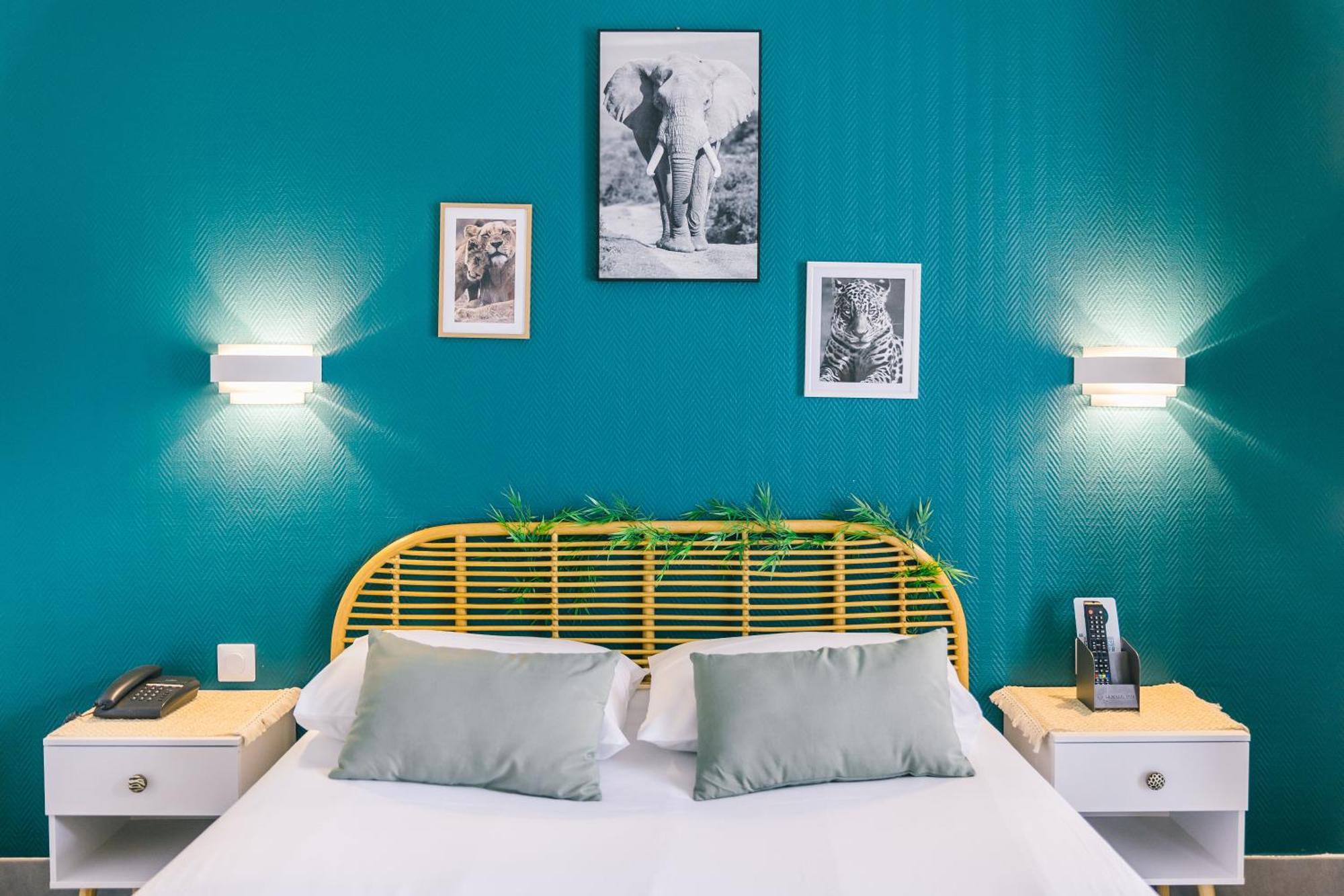 Logis Hotel & Restaurant Le Soleil D'Or 몽티니 라 레슬레 외부 사진